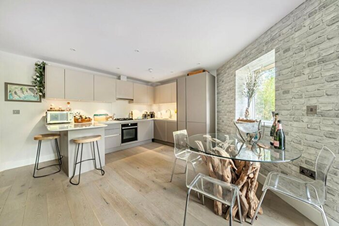 1 Bedroom Flat For Sale In Court Lane, Oaks View Court Lane, KT19