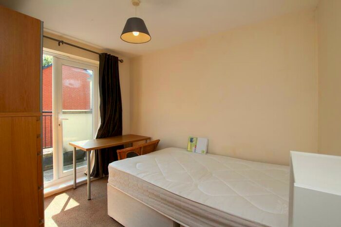 6 Bedroom Town House To Rent In Eastfields Road - Stoke Gifford, BS16