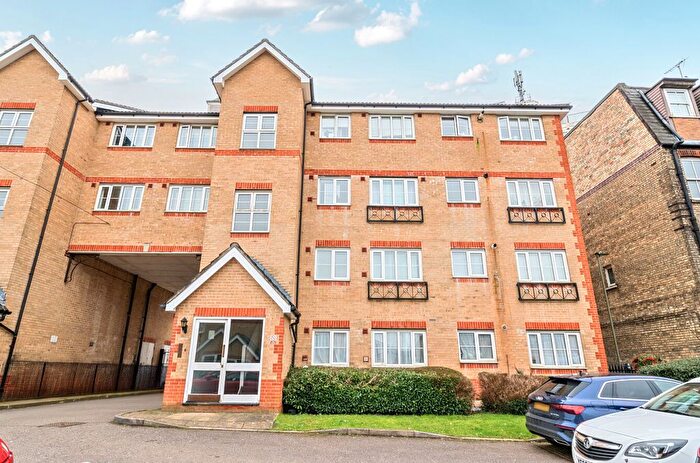 2 Bedroom Flat For Sale In Alice Close, New Barnet, Barnet, EN5