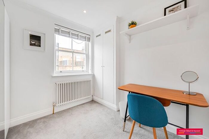 2 Bedroom Flat To Rent In Campden Grove, London, W8