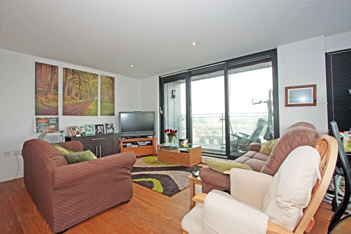 2 Bedroom Flat To Rent In Hardwicks Square, Wandsworth, London, SW18