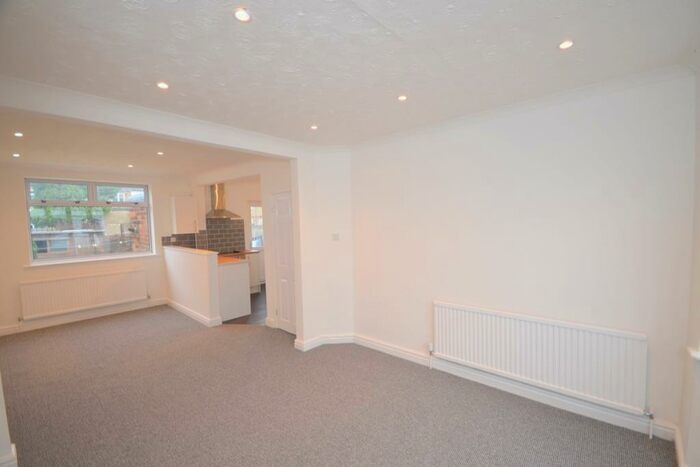 3 Bedroom Semi-Detached House To Rent In Southfield Avenue, Northampton, NN4