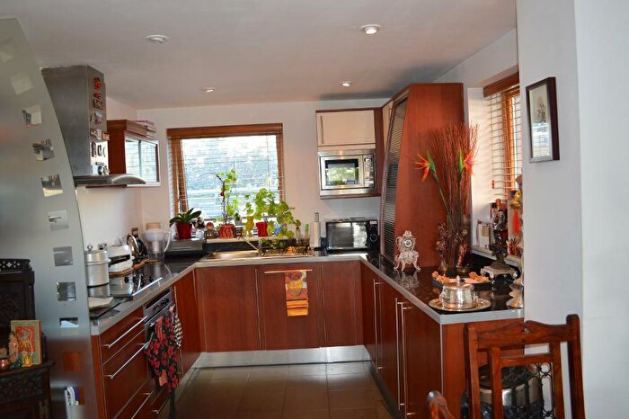 1 Bedroom Flat To Rent In Apollo Building, Newton Place, Isle Of Dogs, Canary Wharf, London, E14