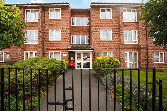 1 Bedroom Retirement Property For Sale In Albert Road, Ilford, IG1