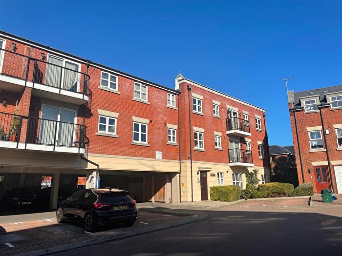 2 Bedroom Flat To Rent In Brookbank Close, GL50