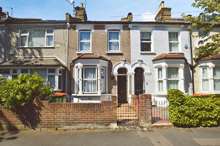 2 Bedroom House For Sale In Upperton Road West, Plaistow, London, E13