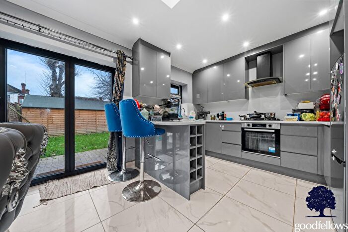 4 Bedroom End Of Terrace House To Rent In Hartland Road, Morden, SM4