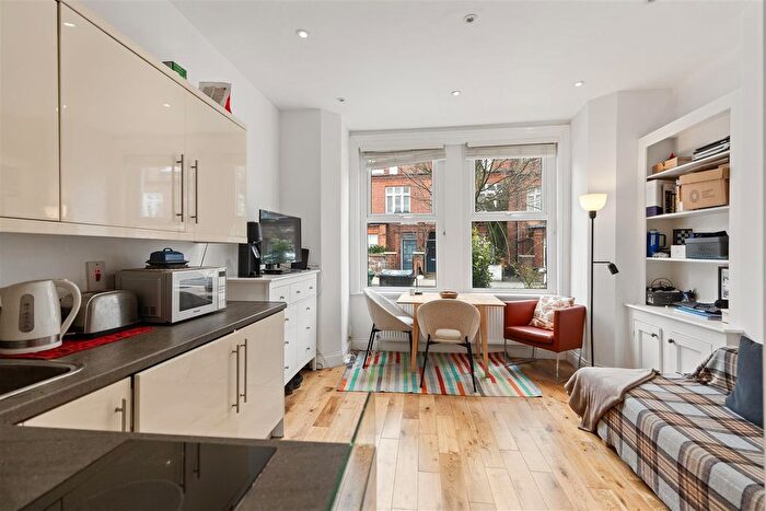 1 Bedroom Flat For Sale In Agincourt Road, South End Green, NW3