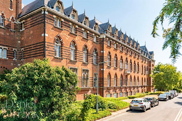 1 Bedroom Flat For Sale In Victory Road, Wanstead, E11