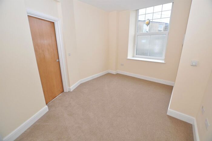 1 Bedroom Flat To Rent In St. John Street, Whitland, SA34