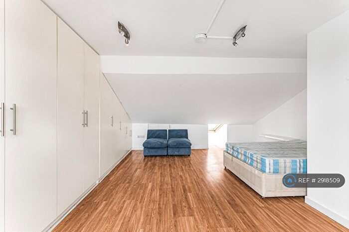 3 Bedroom Flat To Rent In Coppermill Lane, London, E17