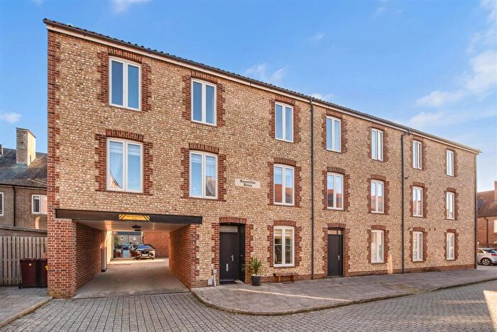 3 Bedroom Apartment For Sale In Roussillon Park, Chichester, PO19