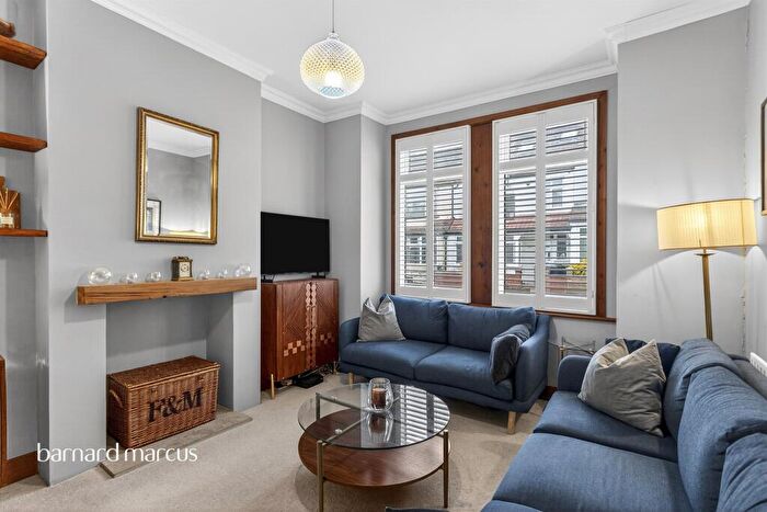 3 Bedroom Semi Detached House For Sale In Addiscombe Court Road, Croydon, CR0