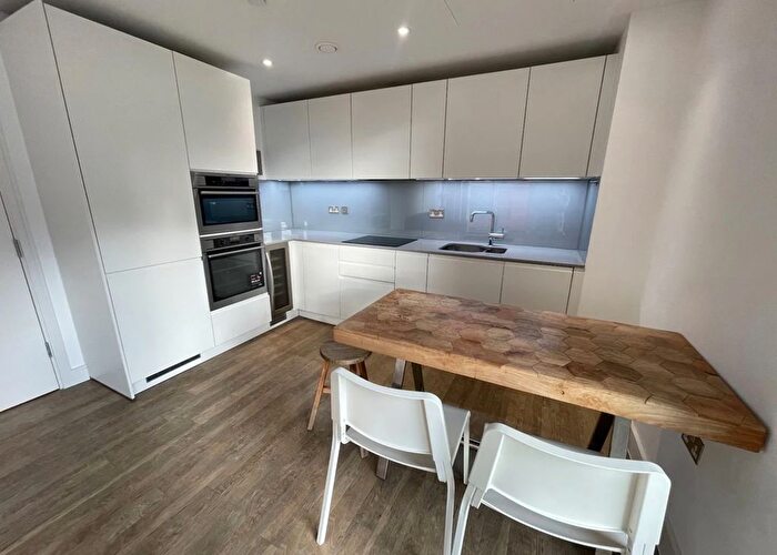 1 Bedroom Flat To Rent In Wandsworth Road, London, SW8