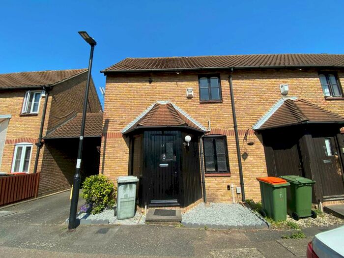 1 Bedroom Semi-Detached House To Rent In Aleston Beck Road, Canning Town, E16