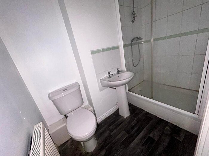 4 Bedroom Town House To Rent In Littlebrooke Close, Bolton, BL2