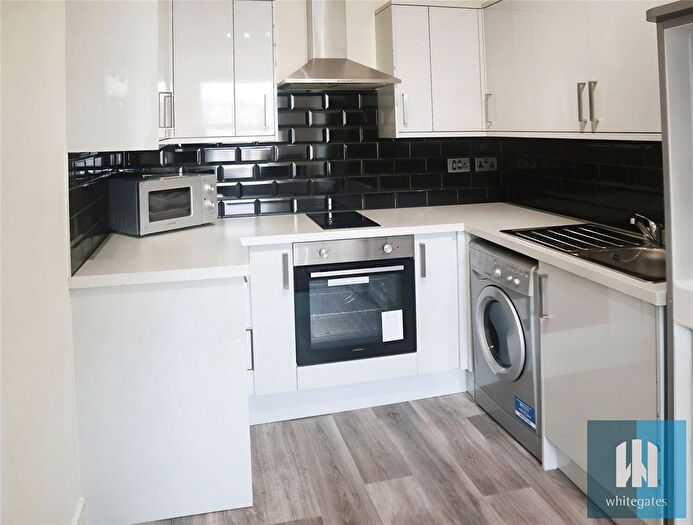 1 Bedroom Flat To Rent In Brook Street, Town Centre, Huddersfield, HD1