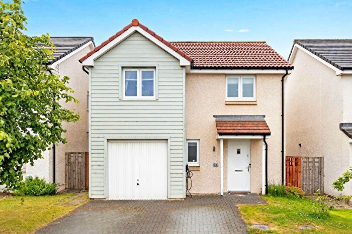 3 Bedroom Detached House For Sale In Rowan Walk, East Calder, EH53