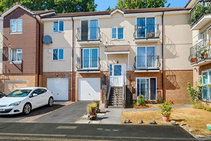 1 Bedroom Apartment For Sale In White Friars Lane, St. Judes, Plymouth, PL4