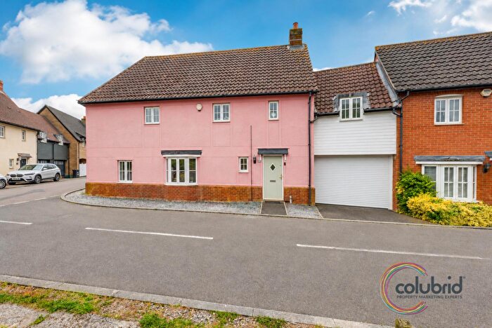 4 Bedroom Link Detached House For Sale In Barrow Chase, Chancellor Park, Chelmsford, CM2
