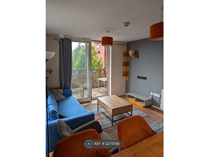 2 Bedroom Flat To Rent In Stillwater Drive, Manchester, M11