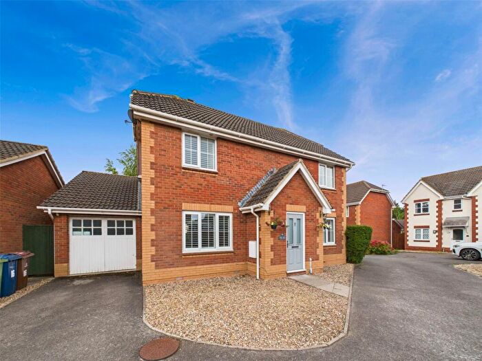 4 Bedroom Detached House For Sale In Pineholt Gate, Hucclecote, Gloucester, GL3