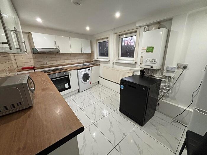 6 Bedroom End Of Terrace House To Rent In Royal Park Avenue, Hyde Park, Leeds, LS6