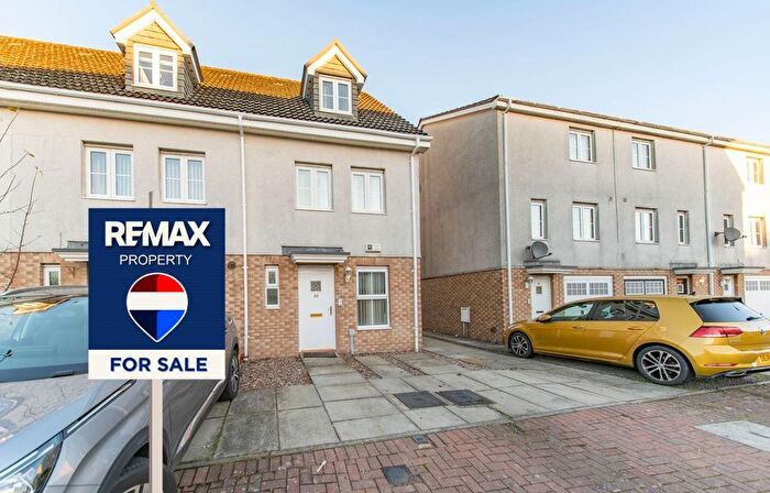 3 Bedroom Town House For Sale In Queens Crescent, Livingston, EH54
