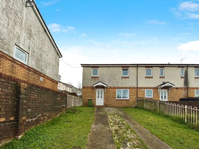 3 Bedroom Property To Rent In Park View, Llanharan, Rct, CF72