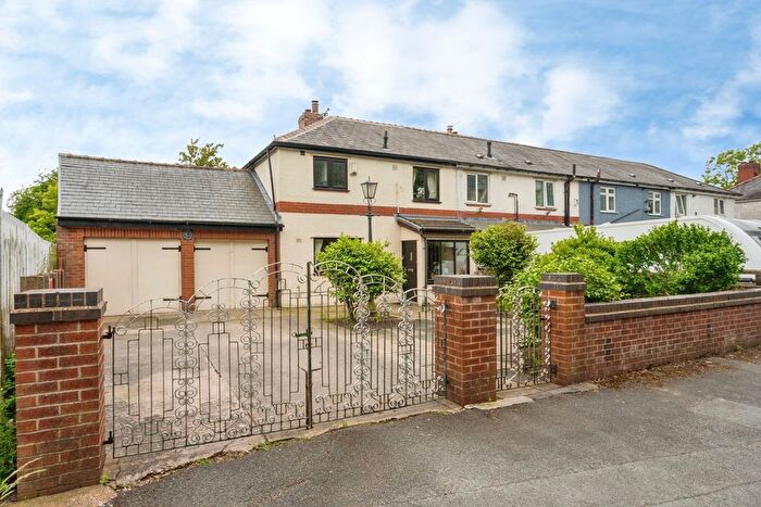 3 Bedroom Semi-Detached House For Sale In Cunningham Road, Westhoughton, Bolton, Greater Manchester, BL5