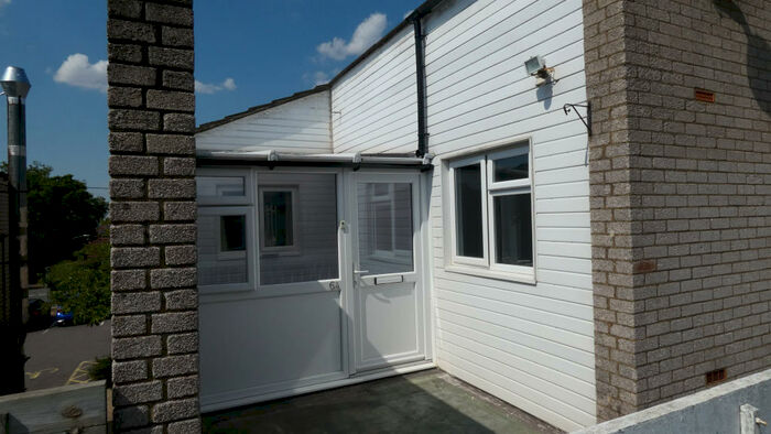 2 Bedroom Flat To Rent In Oak Green Parade, Four Marks, Hampshire, GU34