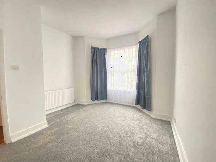2 Bedroom Flat To Rent In Derby Road, East Ham, E7