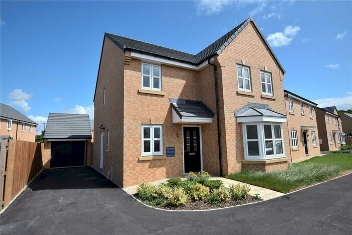 4 Bedroom Detached House To Rent In Hatfield Close, Bramhope, Leeds, LS16