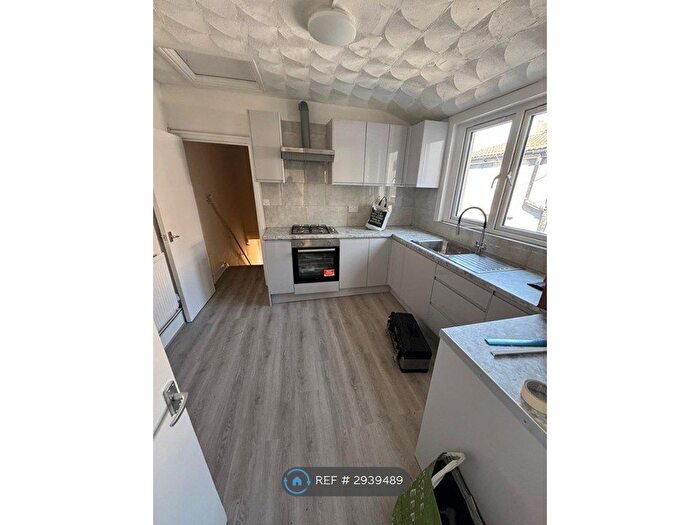 1 Bedroom Flat To Rent In Ernald Avenue, London, E6