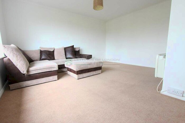 2 Bedroom Flat To Rent In Bramley Close, London, N14