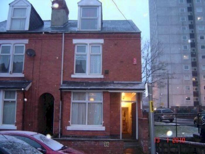 5 Bedroom Semi-Detached House To Rent In Gregory Avenue, Nottingham, NG7