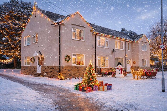 2 Bedroom Flat For Sale In Tranfield Close, Guiseley, Leeds, LS20