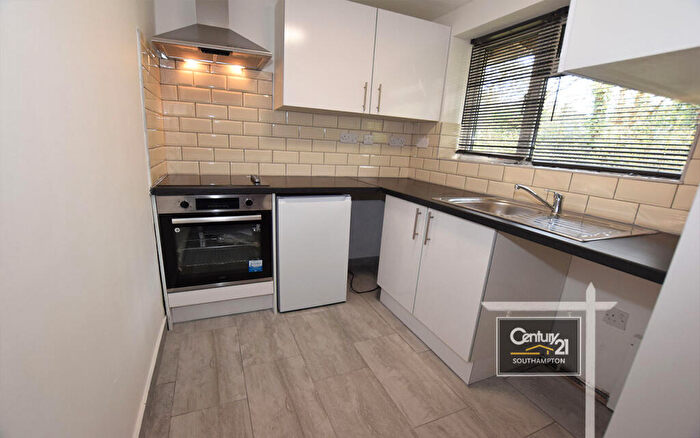 3 Bedroom Flat To Rent In |Ref: |, Burgess Road, Southampton, SO16