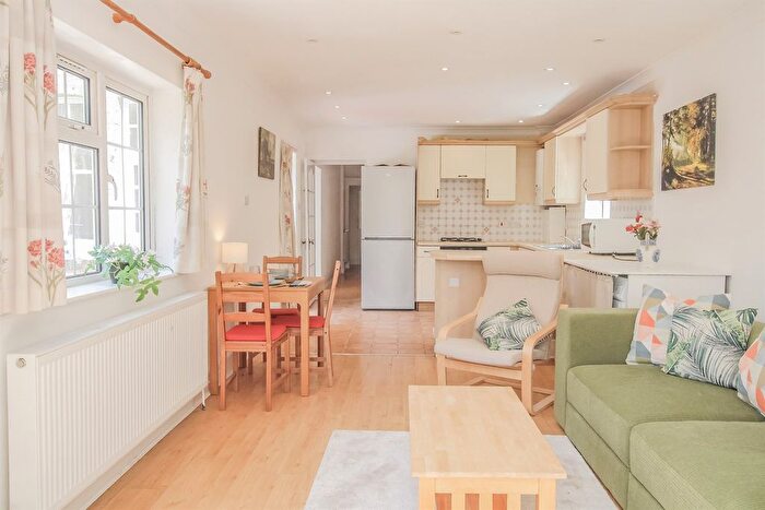 2 Bedroom Flat To Rent In Dartmouth Road, Mapesbury Conservation Area, NW2