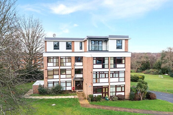 2 Bedroom Flat To Rent In Beechcroft Manor, Weybridge, KT13