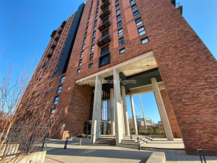 2 Bedroom Penthouse For Sale In Rivergate House, Wilburn Basin, Ordsall Lane, M5