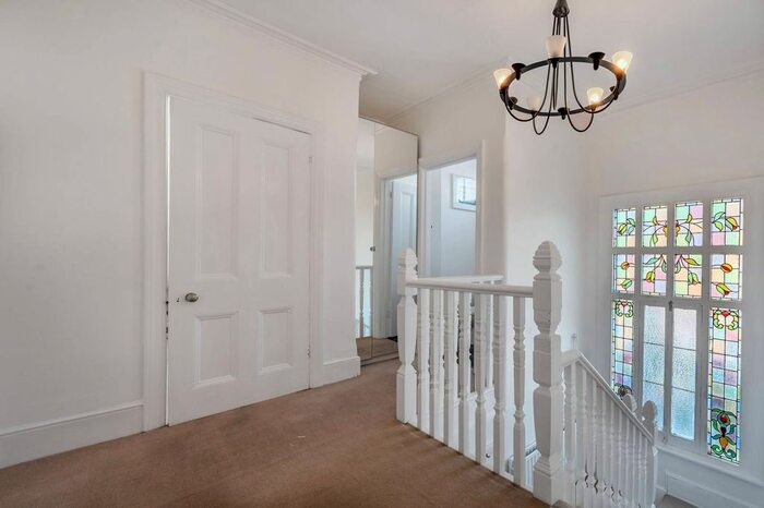 2 Bedroom Flat To Rent In London Road, Norbury, London, SW16