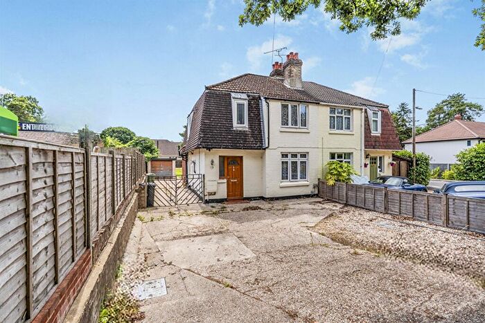 3 Bedroom Semi-Detached House For Sale In Botley Road, North Baddesley, Southampton, SO52