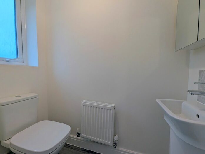 3 Bedroom Semi-Detached House To Rent In Sennett Close, Manchester, M34