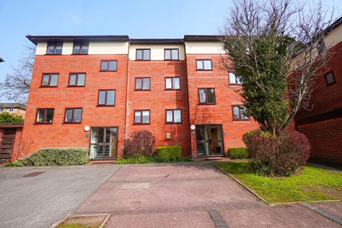 2 Bedroom Flat For Sale In London Road, High Wycombe, HP11