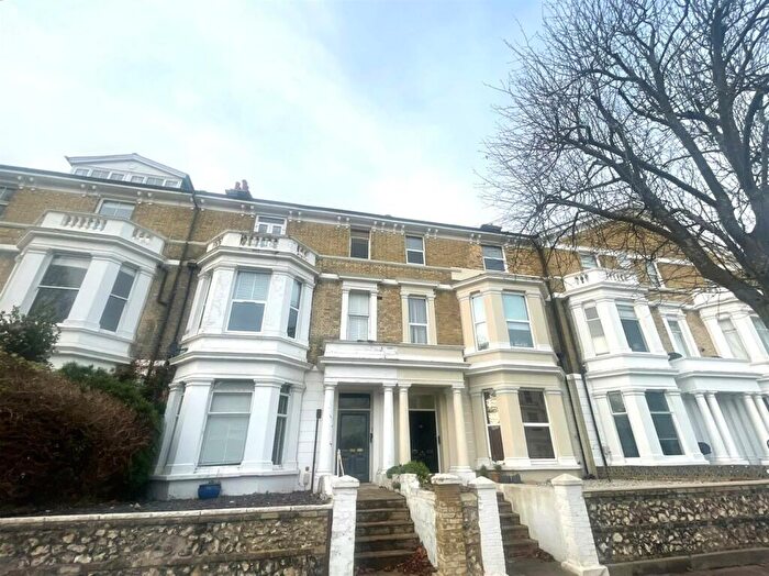 2 Bedroom Flat To Rent In Enys Road, Eastbourne, BN21
