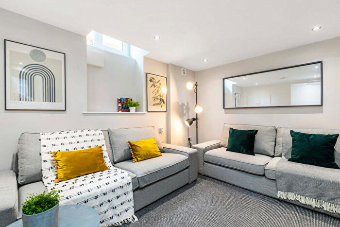 6 Bedroom House To Rent In Westfield Road, Leeds, LS3