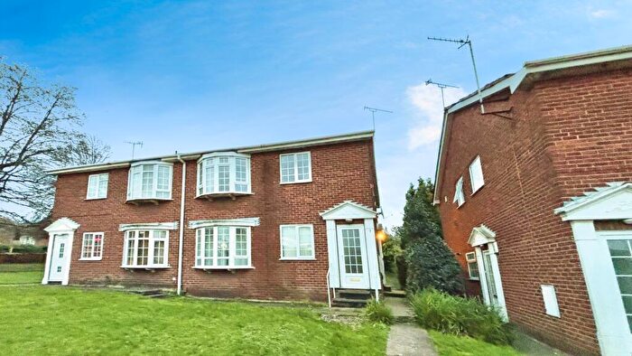 2 Bedroom Flat To Rent In Gregory Court, NG7