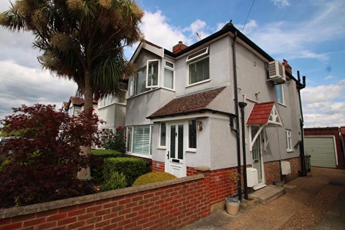 1 Bedroom Maisonette To Rent In Ray Road, West Molesey, KT8
