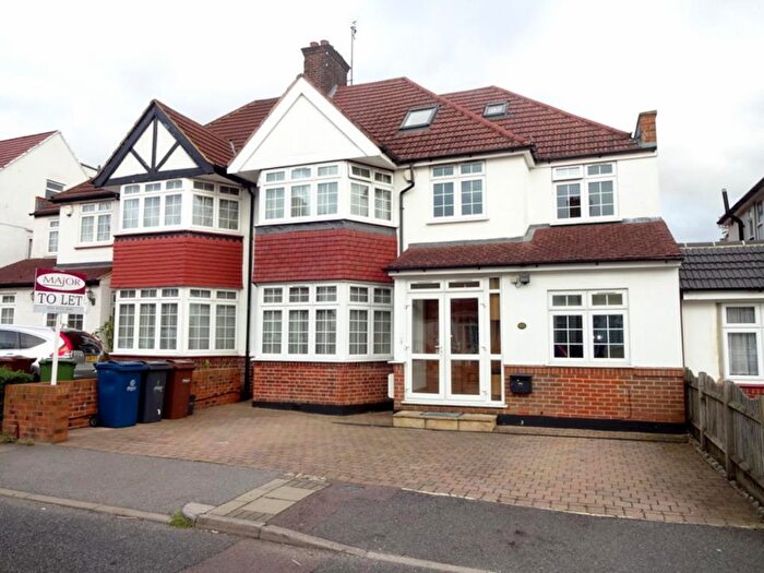 6 Bedroom Semi-Detached House To Rent In South Way, North Harrow, HA2